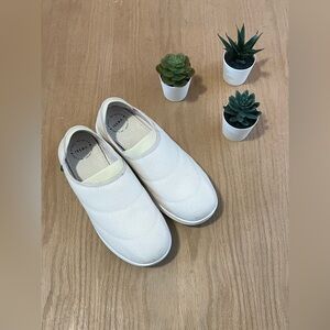 Vessi Sunday Slippers sz M8 / W9